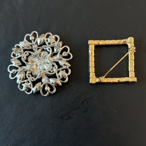 VINTAGE LOOK BROOCHES (2) SOLD TOGETHER - Picture 2 of 7